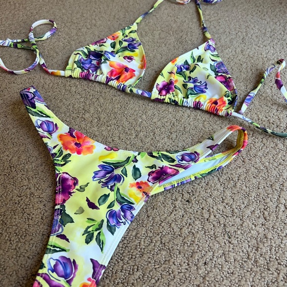 Loleila Petite Fleu string top (XL) and skimpy bottoms (L) bikini - Picture 4 of 7